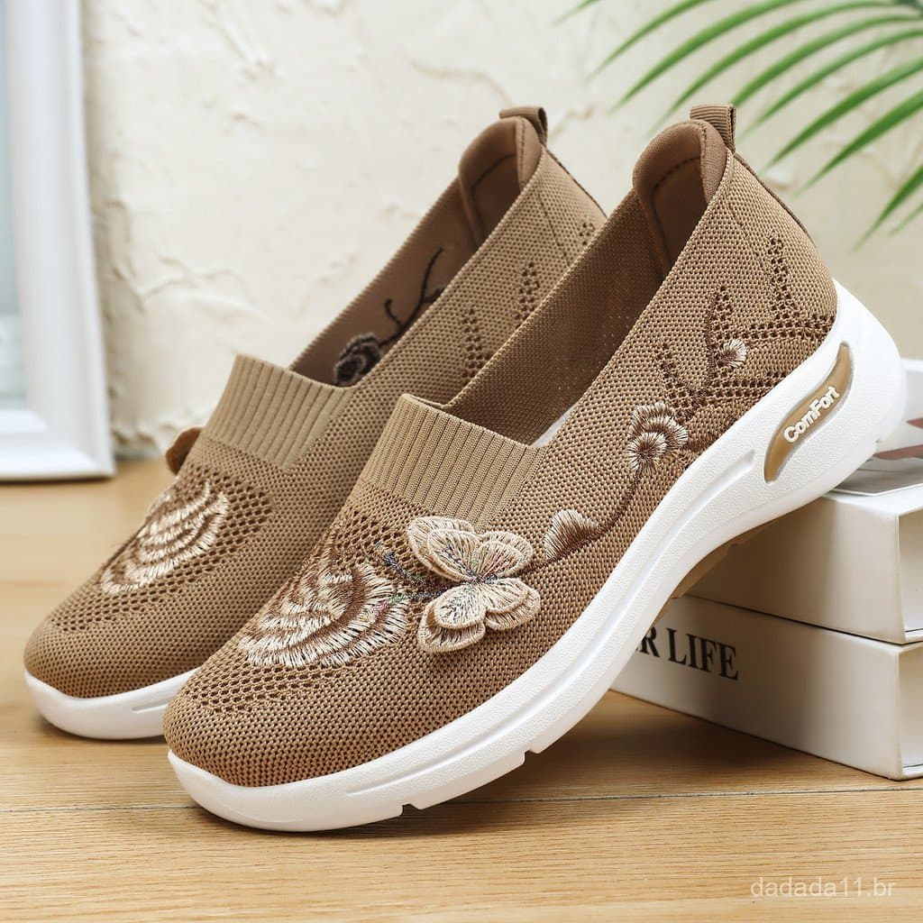 Sapatos femininos 2026, novo estilo de verão, calçados confortáveis e versáteis para pessoas de meia-idade e idosos, ide