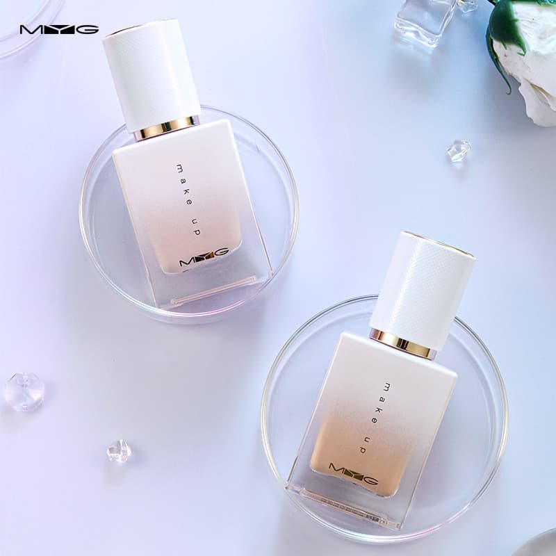 M MYG maquiagem à prova d'água, corretivo líquido à prova de suor, base Natural, creme não tira maquiagem, base líquida