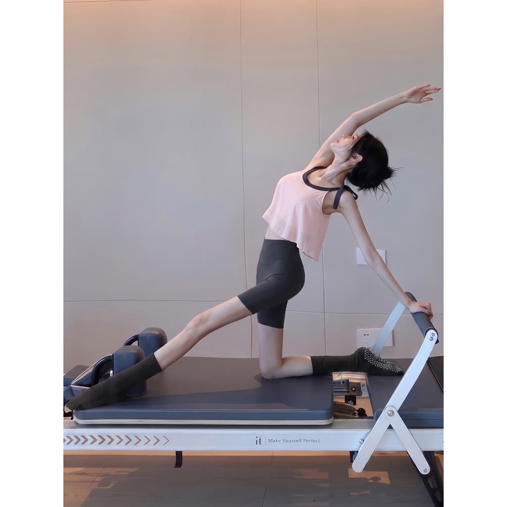 Roupas de Yoga femininas 2026 novo estilo topos verão estilo fino Pilates belas roupas de treinamento roupas de Fitness 