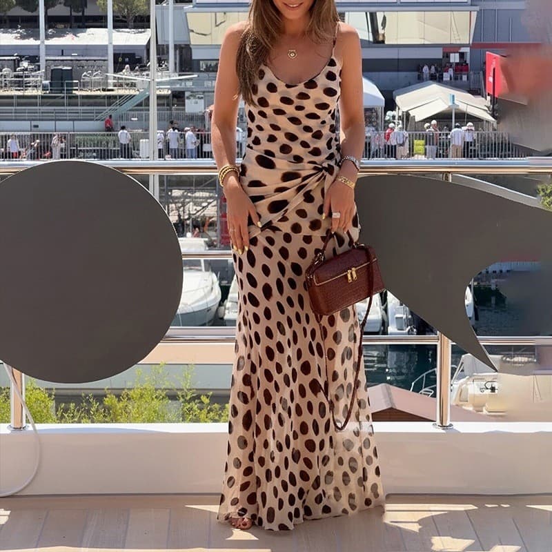 Vestido feminino de verão, vestuário feminino, vestido longo de alças com estampa de bolinhas, estilo casual e moderno.