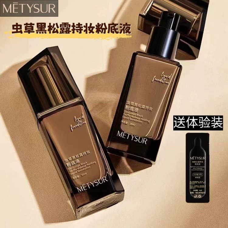 Linda maquiagem segurando base líquida transparente segurando maquiagem encaixe Cordyceps Black Truffle Foundation Corre