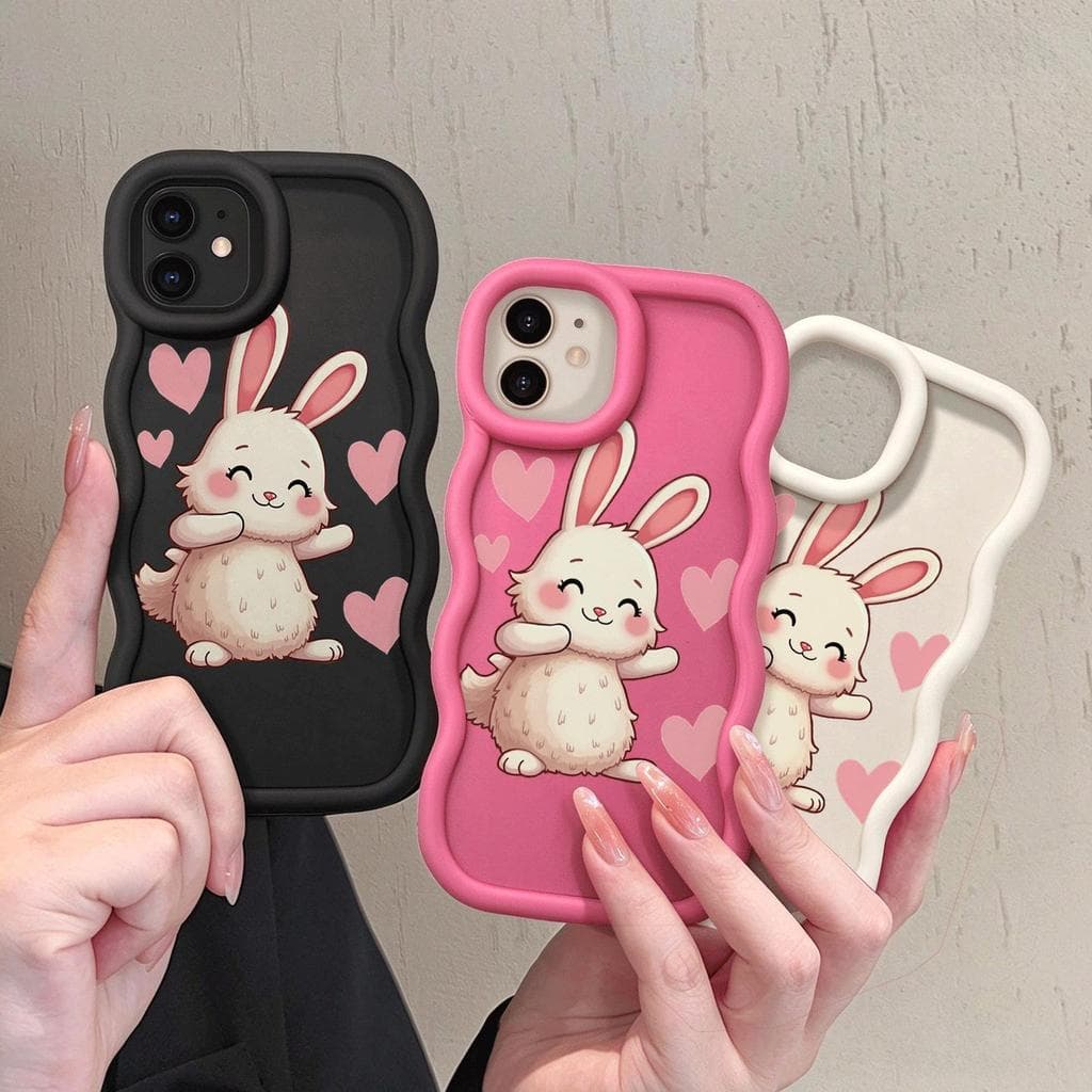 Capinha para Celular Rosa Pastel Coelhinho Peludo Fofo com Corações, design de coelho corado, capa protetora