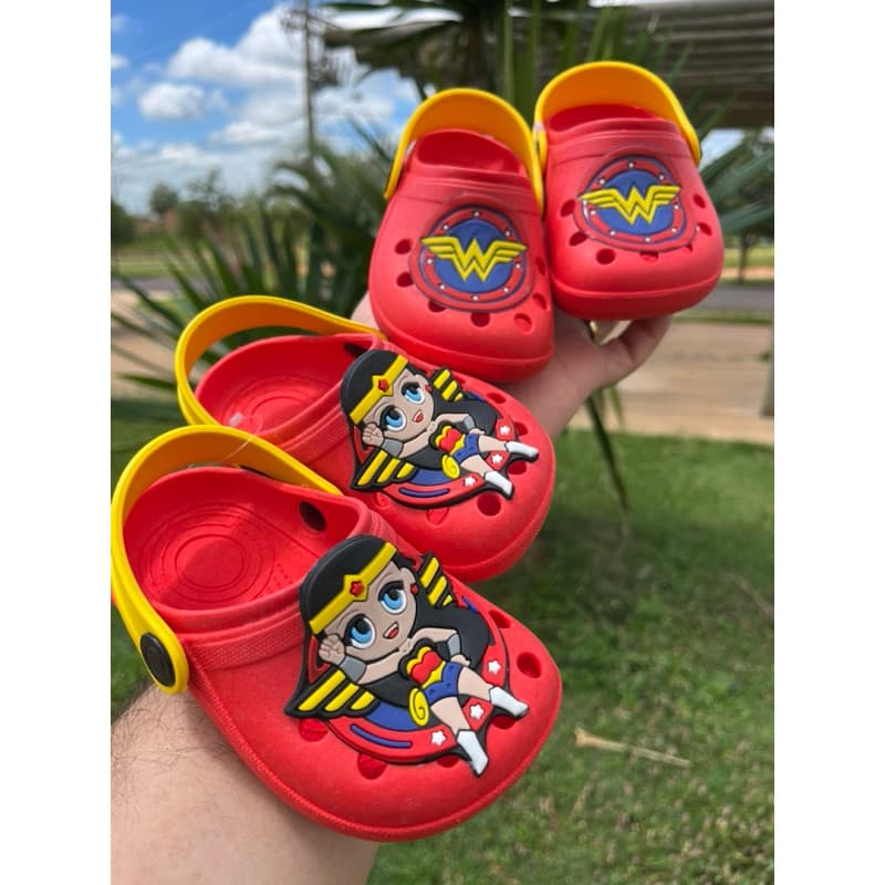 Calçado sandália feminino maravilha super confortável e moderno, novidade com personagem