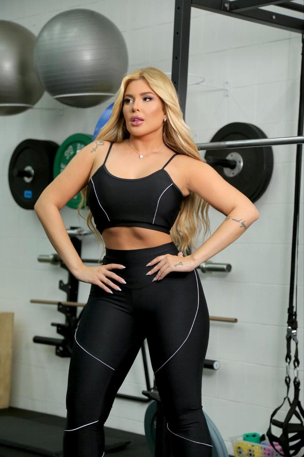 Conjunto Fitness Feminino Dry Fit – Top e Calça Legging Esportiva Academia Treino Roupas Fitness
